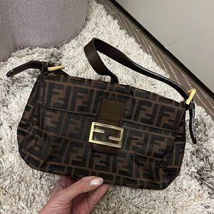 Vintage brown shoulder bag